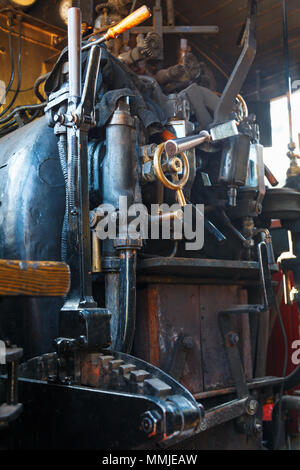 Interno di una vecchia locomotiva a vapore Foto Stock
