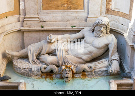 Marphurius o Marforio. Una delle statue parlanti di Roma. I secolo d.c. La scultura in marmo. Reclining barbuto dio fiume Foto Stock