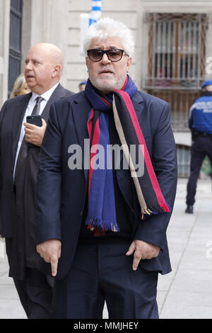 Regista spagnolo Pedro Almodovar e cantante Raphael denominato 'adozione di figli di Madrid" in Spagna a Madrid con: Pedro Almodovar dove: Madrid, Spagna Quando: 11 Apr 2018 Credit: Oscar Gonzalez/WENN.com Foto Stock