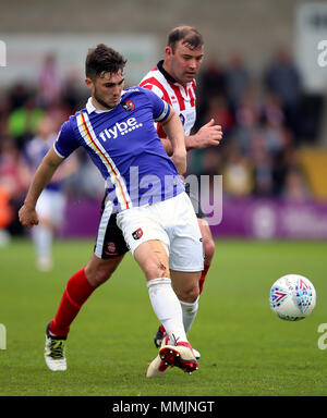 Exeter City la Giordania Moore-Taylor (sinistra) e Lincoln City's Matt Rhead durante la scommessa del Cielo lega due Playoff corrispondono a Sincil Bank, Lincoln. Foto Stock