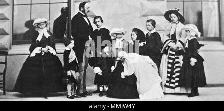 . Inglese: Prince Albert, Queen Victoria e i loro nove figli. Da sinistra a destra: Alice, Arthur (poi duca di Connaught), il principe consorte (Albert), il Principe del Galles (più tardi Edward VII), Leopoldo (poi duca di Albany, davanti al principe di Galles), Louise, Queen Victoria con Beatrice, Alfred (dopo il Duca di Edimburgo), The Princess Royal (Victoria) e Helena <SAMSUNG FOTOCAMERA DIGITALE> Queen Victoria Prince Albert e i loro nove figli Foto Stock