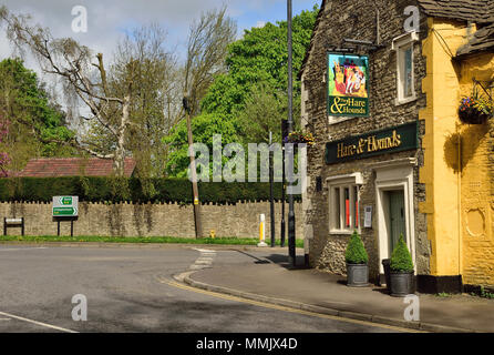 L'Hare & Hounds pub al Pickwick, che ha legami storici con Charles Dickens. Foto Stock