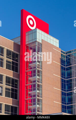 MINNEAPOLIS, MN/STATI UNITI D'America - 14 gennaio 2017: Target Corporation la sede aziendale e il logo. Foto Stock