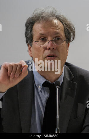 Torino, Italia. 11 maggio 2018. Filosofo italiano Maurizio Ferraris è ospite del 2018 Torino Salone del libro. Credito: Marco Destefanis/Alamy Live News Foto Stock