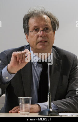 Torino, Italia. 11 maggio 2018. Filosofo italiano Maurizio Ferraris è ospite del 2018 Torino Salone del libro. Credito: Marco Destefanis/Alamy Live News Foto Stock