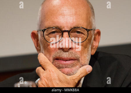 Torino, Italia. 11 maggio 2018. Regista italiano Gabriele Salvatores ospite di 2018 Torino Salone del libro. Credito: Marco Destefanis/Alamy Live News Foto Stock