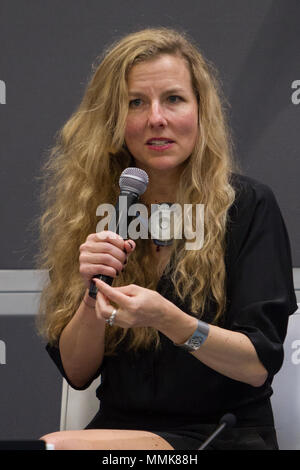 Torino, Italia. 11 maggio 2018. Il romanziere canadese e giornalista Claire Cameron è ospite del 2018 Torino Salone del libro. Credito: Marco Destefanis/Alamy Live News Foto Stock