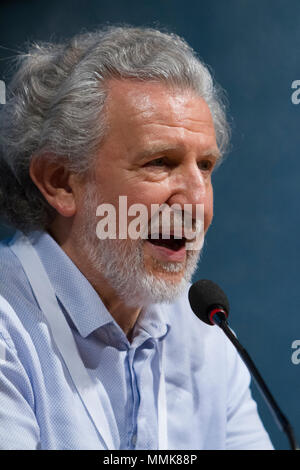 Torino, Italia. 11 maggio 2018. Matematico italiano Piergiorgio Odifreddi è ospite del 2018 Torino Salone del libro. Credito: Marco Destefanis/Alamy Live News Foto Stock