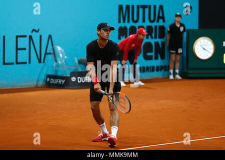 Madrid, Spagna, 10 maggio 2018. Il 10 maggio, 2018. Ben McLachlan (JPN) Tennis : Ben McLachlan del Giappone durante raddoppia il 2° round match contro Ivan Dogic della Croazia e Rajeev Ram di Stati Uniti d'America sull'ATP World Tour Masters 1000 Mutua Madrid Open torneo di tennis presso la Caja Magica a Madrid, Spagna, 10 maggio 2018 . Credito: Mutsu Kawamori/AFLO/Alamy Live News Foto Stock