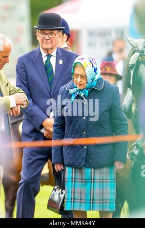 Windsor, Regno Unito. 12 Maggio 2018.Windsor, Regno Unito. 12 Maggio 2018.Windsor, Regno Unito. Il 12 maggio 2018. Il giorno 4. Royal Windsor Horse Show. Windsor. Berkshire. UK.HRH Sua Maestà la Regina Elisabetta ll. La regina si erge con il suo pony Balmoral mandarino dove si è piazzato terzo nel bsp Mountain e la Brughiera cavalcato (Dales, Highland, cadde).12/05/2018. Credito: Sport In immagini/Alamy Live News Credito: Sport In immagini/Alamy Live News Foto Stock