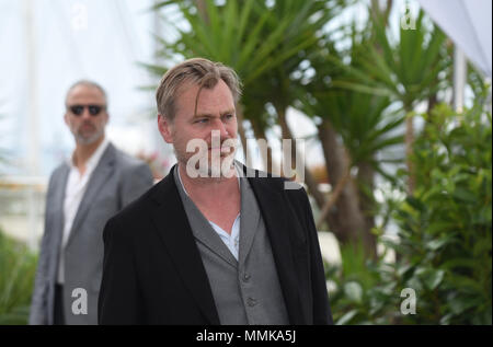 Cannes, Francia. Il 12 maggio 2018. Christopher Nolan assiste un photocall durante la settantunesima Cannes film festival. Credito: Fotografia Idealink/Alamy Live News Credit: Fotografia Idealink/Alamy Live News Foto Stock