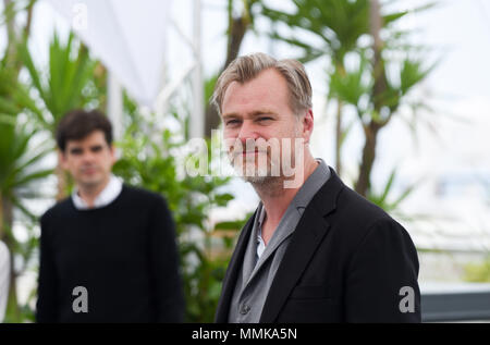 Cannes, Francia. Il 12 maggio 2018. Christopher Nolan assiste un photocall durante la settantunesima Cannes film festival. Credito: Fotografia Idealink/Alamy Live News Credit: Fotografia Idealink/Alamy Live News Foto Stock