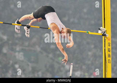 Shanghai, Cina. Il 12 maggio 2018. Sam Kendricks (USA) in acetone durante 2018 Shanghai IAAF Diamond League: uomini Pole Vault a Shanghai Stadium Sabato, 12 maggio 2018. SHANGHAI, Cina. Credito: Taka G Wu Credito: Taka Wu/Alamy Live News Foto Stock