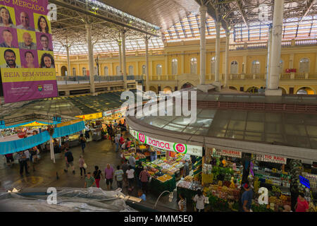 La sala del mercato 'Mercado Publico' nel centro di Porto Alegre, Rio Grande do Sul, Brasile, America Latina Foto Stock