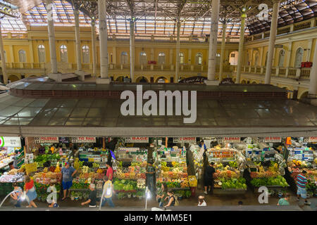 La sala del mercato 'Mercado Publico' nel centro di Porto Alegre, Rio Grande do Sul, Brasile, America Latina Foto Stock