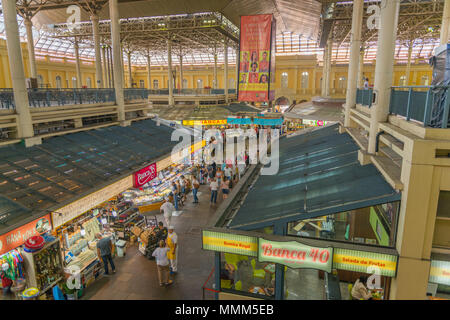 La sala del mercato 'Mercado Publico' nel centro di Porto Alegre, Rio Grande do Sul, Brasile, America Latina Foto Stock