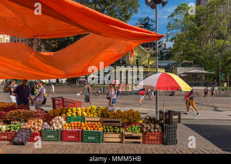 Mercato giornaliero nel centro di Porto Alegre, Rio Grande do Sul, Brasile, America Latina Foto Stock