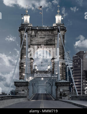 A John una Roebling Suspension Bridge a Cincinnati, Ohio Foto Stock