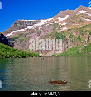 Gunsight lago sottostante gunsight montagna nel parco nazionale di Glacier, montana Foto Stock