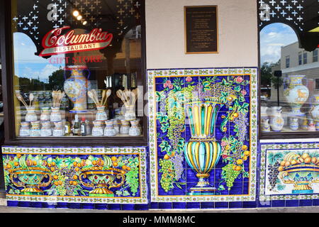 Ybor City, Florida's più antico e storico quartiere di cibi cubani, sigari, moda rétro. Situato nel centro di Tampa. Foto Stock