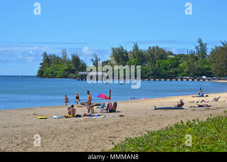 Dal molo di Hanalei beach, Kauai, Hawaii, STATI UNITI D'AMERICA Foto Stock