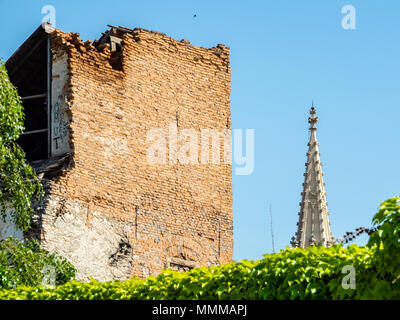 Fatiscenti monumenti architettonici, Bratislava, Slovacchia Foto Stock