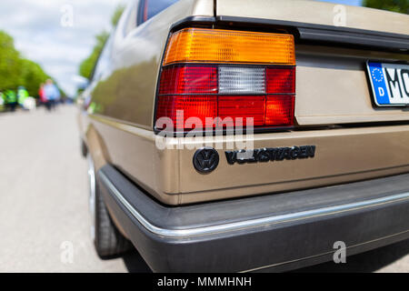 ALTENTREPTOW / Meclemburgo - Pomerania occidentale / Germania - 1 Maggio 2018: indietro da una Volkswagen Jetta II. Questa vettura sorge su una strada durante un oldtimer sh Foto Stock