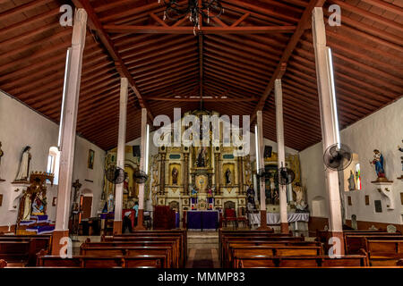 Paroquia San Pedro o San Pietro la seconda più antica chiesa in America a Taboga Island in Panama vicino a Città di Panama Foto Stock