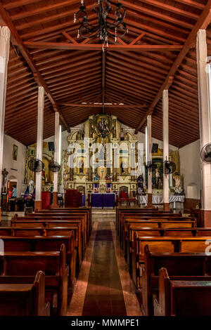 Paroquia San Pedro o San Pietro la seconda più antica chiesa in America a Taboga Island in Panama vicino a Città di Panama Foto Stock