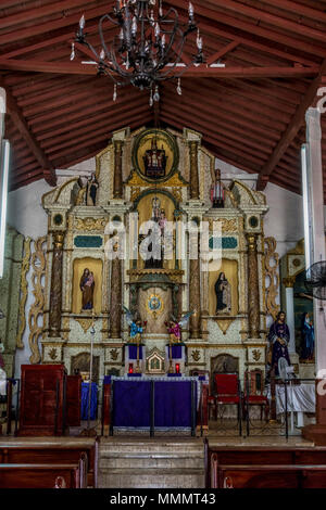 Paroquia San Pedro o San Pietro la seconda più antica chiesa in America a Taboga Island in Panama vicino a Città di Panama Foto Stock