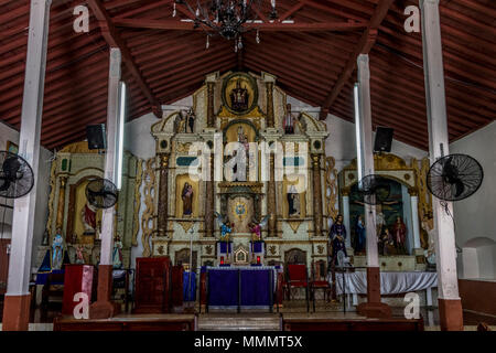 Paroquia San Pedro o San Pietro la seconda più antica chiesa in America a Taboga Island in Panama vicino a Città di Panama Foto Stock