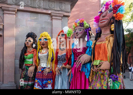 Pupazzi giganti chiamati mojigangas in San Miguel De Allende, Messico Foto Stock