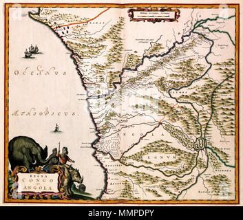 . Nederlands: Kaart van de Afrikaanse kust ter hoogte van Congo en Angola. Regna il Congo et Angola. In zijn "Atlas Maior' morire nel 1662 in 11 delen verscheen, nam Joan Blaeu (1598-1673) 7 nieuwe kaarten van Afrika op. Het è veelal onduidelijk aan welke bronnen Blaeu die informatie ontleende. Dat geldt niet voor deze kaart van de benedenloop van de rivier de lo Zaire. De kaart werd vermoedelijk samengesteld naar informatie die Blaeu verkreeg van de Nederlandse ontdekkingsreiziger Jan van Herdern. Op de kaart zijn verscheidene schepen ingetekend. Cfr. Koninklijke Bibliotheek, Den Haag, inv. nr. 185 B 1 Foto Stock