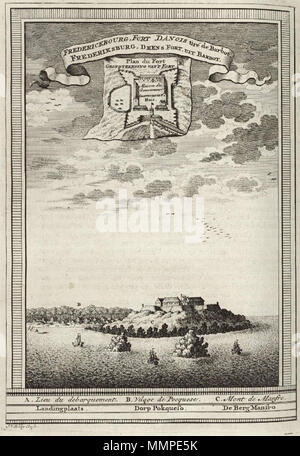 . Nederlands: Gezicht op en plattegrond van het fort Frederiksburg. Fredericksbourg, Fort Danois / Frederiksburg, Deens Fort. Legenda: A-C). Dit fort era nel 1725 in Nederlandse handen. Het kan zijn dat het het Deense fort Frederiksborg bij Cabo Cors betreft. Forten Beide worden wel met de naam 'Koningsfort' aangeduid. Du Bois heeft bij het samenstellen van zijn "Histoire Générale des Voyages, Ou Nouvelle Collection de Toutes les Relations De Voyages Par Mer et Par Terre [...]' het onderscheid tussen deze twee forten niet duidelijk gemaakt. Inglese: piano piano e la vista della fortezza di Frederiks Foto Stock