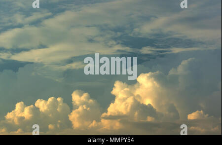 Clouds background cumulonimbus cloud formations before the storm Foto Stock
