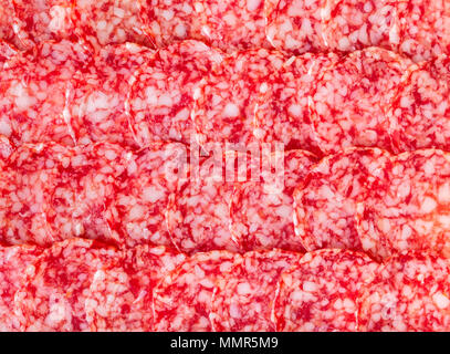 Food texture di sfondo di salame di close-up, vista dall'alto Foto Stock