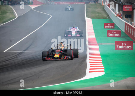 Barcellona, Spagna. 12 Maggio 2018: Daniel Ricciardo (AUS) unità durante le qualifiche per il GP spagnolo presso il Circuito de Barcelona - Catalunya con la sua Red Bull RB14 Credito: Matthias Oesterle/Alamy Live News Foto Stock