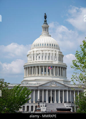 Washington, Stati Uniti d'America. 11 Maggio, 2018. Molto ad alta risoluzione foto di stock della parte anteriore orientale del Campidoglio degli Stati Uniti in Washington, DC il venerdì 11 maggio, 2018. Credito: Ron Sachs/CNP | Utilizzo di credito in tutto il mondo: dpa/Alamy Live News Foto Stock