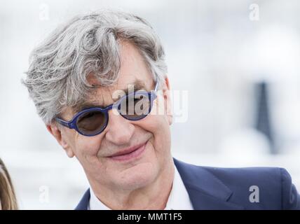 Cannes, Francia. 13 Maggio, 2018. Cannes, Francia. 13 maggio 2018. Wim Wenders Ettore un uomo della sua Parola, Photocall. Il 71° Festival di Cannes Cannes, Francia 13 maggio 2018 Dja1144 71 St Cannes Film Festival Credito: Allstar Picture Library/Alamy Live News Foto Stock