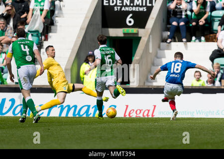 Easter Road, Edimburgo, Regno Unito. 13 Maggio, 2018. Premier League scozzese di calcio, Hibernian versus Rangers; Giordania Rossiter dei punteggi dei Rangers Rangers secondo obiettivo Credito: Azione Sport Plus/Alamy Live News Foto Stock