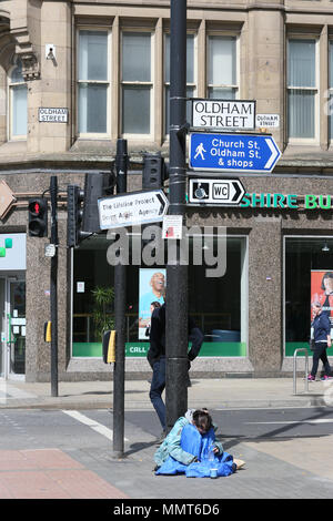 Manchester, Regno Unito. 13yh Maggio 2018. Il numero di persone che hanno bisogno di aiuto a causa di una mancanza di una fissa dimora o ragioni sociali per le strade della città è chiaramente un problema per Manchester,13 Maggio, 2018 (C)Barbara Cook/Alamy Live News Foto Stock