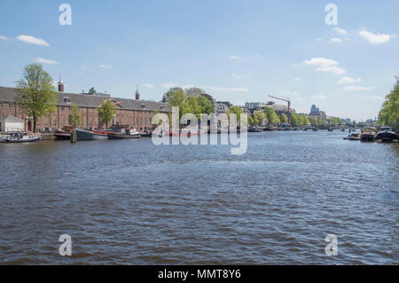 Vista sul fiume Amstel di Amsterdam Paesi Bassi Foto Stock