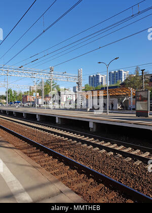 Skhodnya, Russia - 09 Maggio. 2018. Stazione ferroviaria Skhodnya Foto Stock