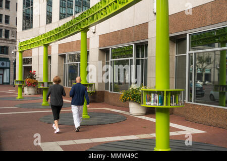 Pubblico gratuito biblioteca al di fuori del centro di Indianapolis in Indiana Foto Stock