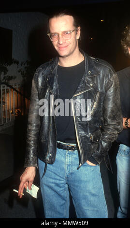 WEST HOLLYWOOD, CA - Giugno 03: attore Cristopher Lambert assiste il party per celebrare la premiere di Pauly Shore del nuovo film di MTV "Totalmente Pauly' alla Comedy Store su Giugno 3, 1990 in West Hollywood, California. Foto di Barry re/Alamy Stock Photo Foto Stock