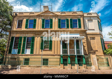 Giugno 28, 2017 - Owens-Thomas House a Savannah, Georgia, sito di dove il marchese de Lafayette ha visitato e ha parlato sul dipinto di bianco di portico sul cinquantesimo anniversario dell'America nel 1825 Foto Stock