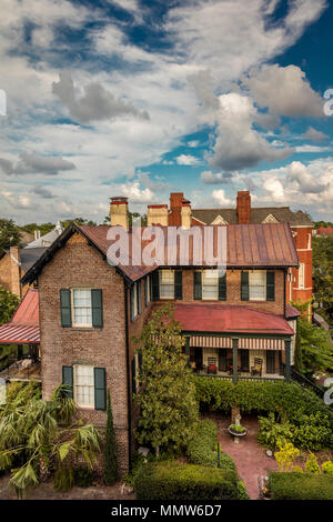 Giugno 28, 2017 - vista in elevazione dalla storica Hamilton-Turner B&B a Savannah in Georgia Foto Stock