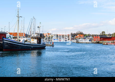 Raa Harbour, Helsingborg, Svezia - 29 Aprile 2018: documentario della vita di tutti i giorni e il luogo. Il porto visto dal fiume valutazione marina. Foto Stock