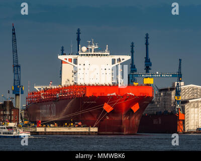 Blohm + Voss di Amburgo per la riparazione navale - Amburgo Sud contenitore tappo di nave San Marco al Blohm Voss + dry dock sul fiume Elba Foto Stock
