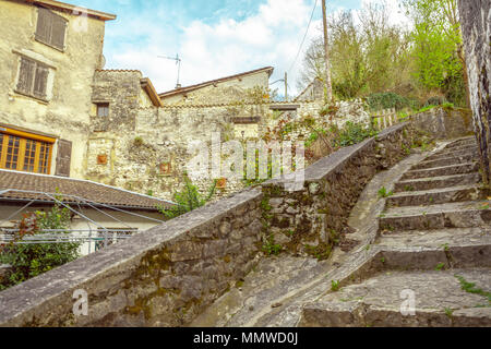 Saint-Nazaire-en-Royans una piccola cittadina francese nel Auvergne-Rhône-Alpes regione Frence Viaggi Foto Stock